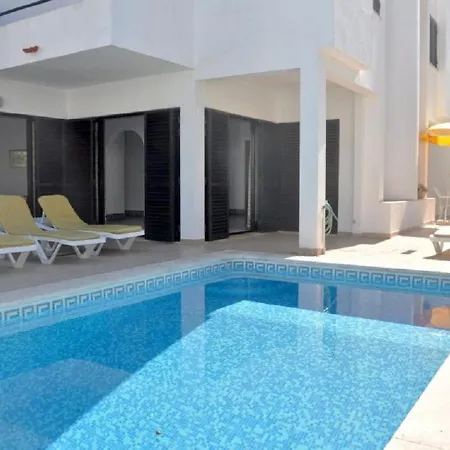 Cmfortable Semi-detached Private Pool *