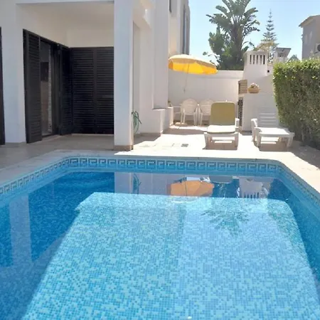 Cmfortable Semi-detached Private Pool Vila
